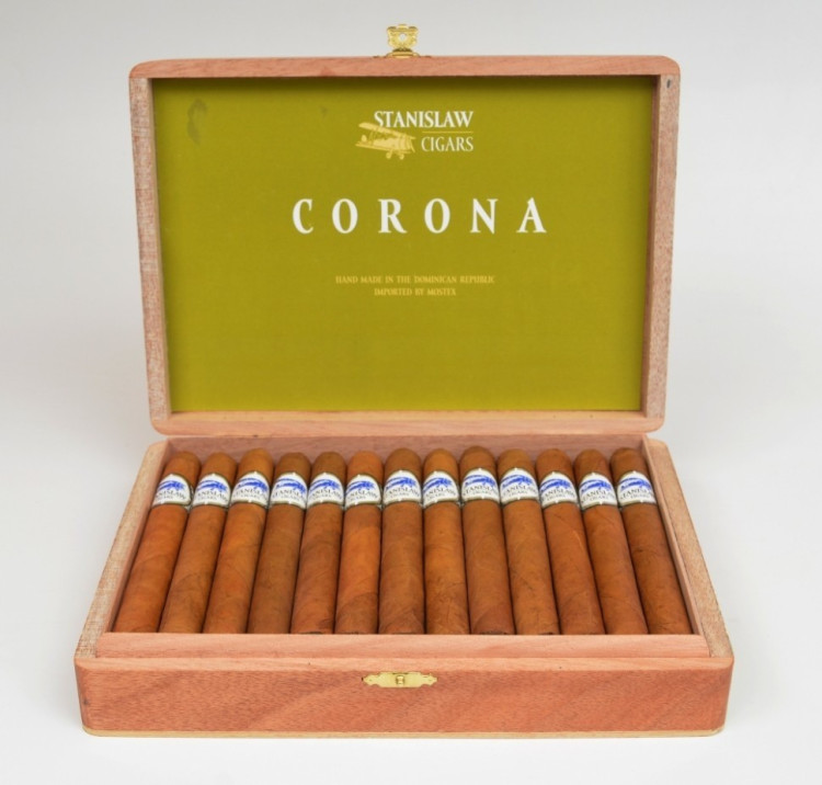СИГАРА STANISLAW CORONA