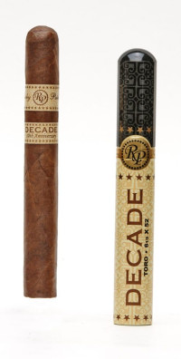Сигара ROCKY PATEL Decade Deluxe Toro Tubos