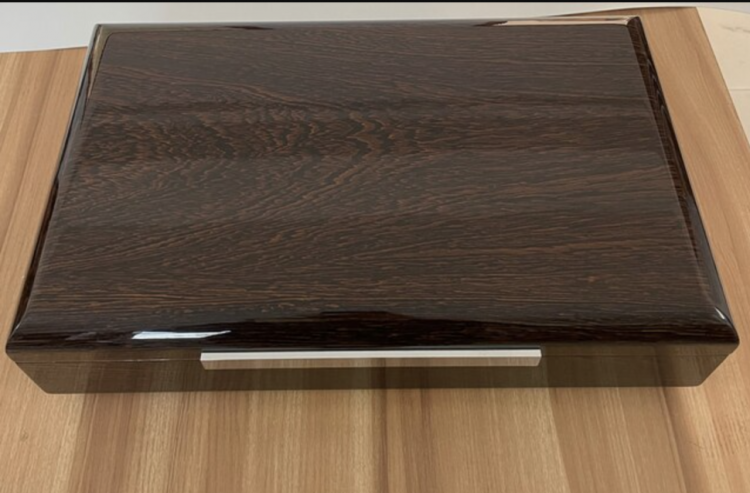 Хьюмидор Esquire на 60 сигар (Железное дерево)