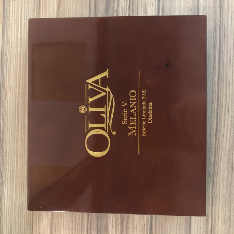 Сигара Oliva Serie V Melanio Diadema LE19